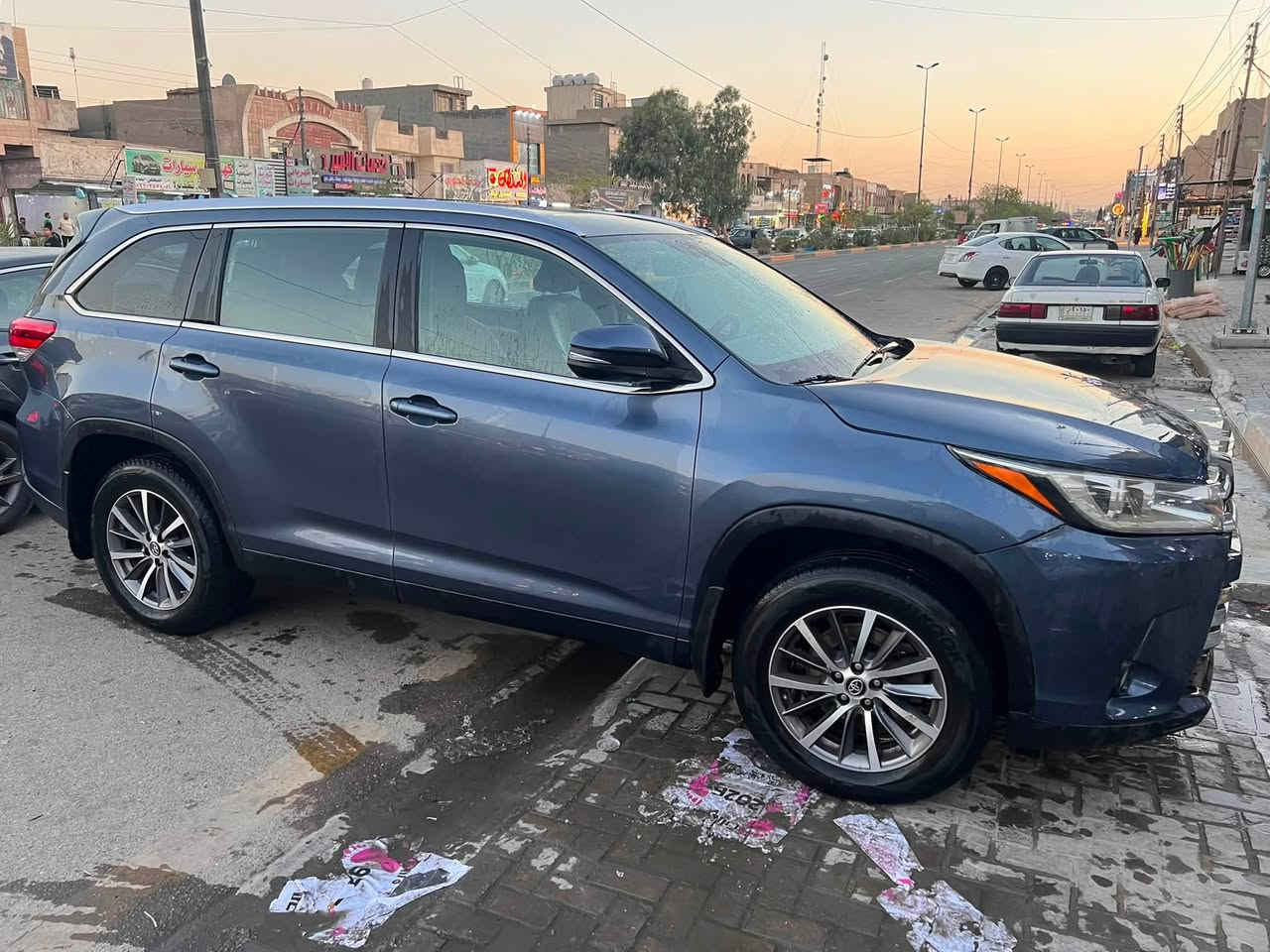 السلام عليكم

تويوتا هايلندر 2019  AWD  XLE  

السياره فور ويل درايف
 رادار 

نقطع عمياء 

مثبت سرعة 

محرك 6 سلندر 3500 

فتحة سقف

جلد 
 
كشنات كهرباء 

كشنات تدفئة 

بردات ابواب 

جنطه كهرباء 

ويل كروم 
7 راكب 

كشافات 

تحكمات مقود 

شاشة - كامرة 

بصمة ترحيب  

ماشية ١١٠ الف ميل 

بدون أيرباك 

السعر 210 ورقة عنوان بغداد 

للستفسار ***********
