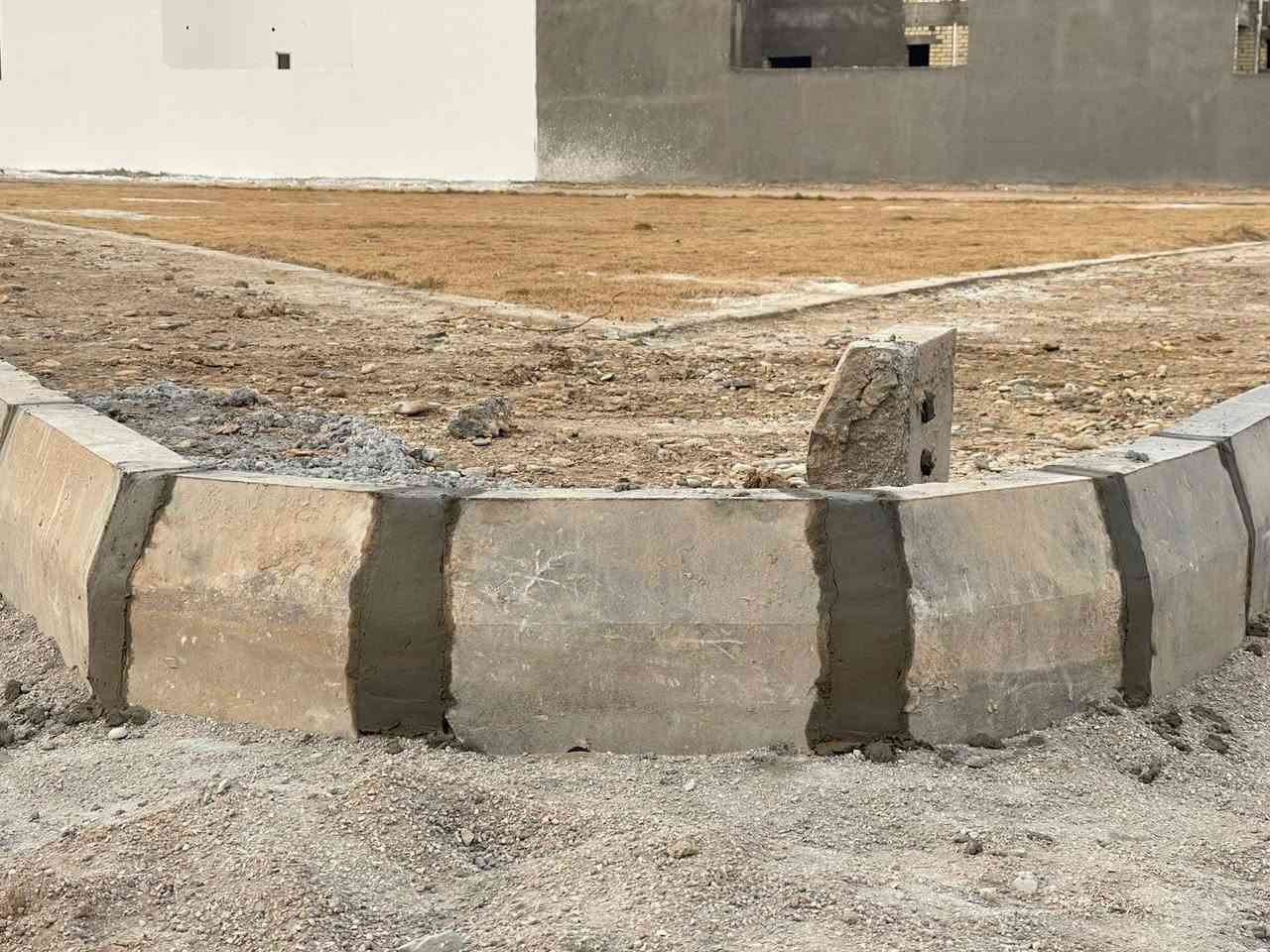 يا الله مقاول ثانوي +خلفه كربستون مقرنص ساقيه انتر لوك 
صب شوارع صب جملونات شوارع حدايق صب سقل تطبيك الكربستون مقرنص بازلت  نشتغل في كل مكان اسعار مناسبه وشغل درجه اوله ***********
