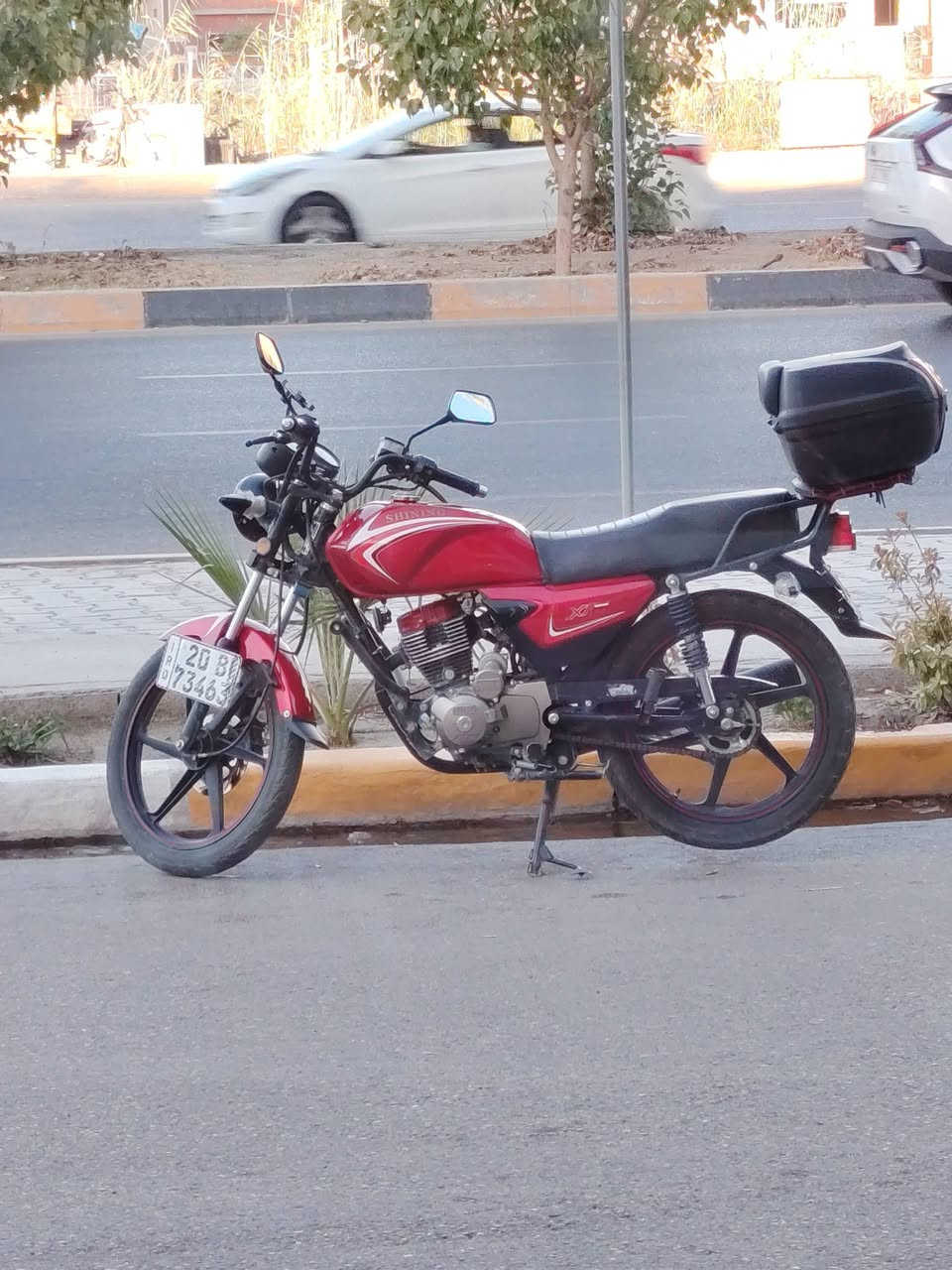سلام عليكم دراجه شاينك موديل 23 نازله بل 25 مرقم لوحه سنويه انكليزي تحويل ثاني يوم دراجه مكفوله كفاله عامه ماشيه 13000 الف مكاني ديالى الخالص الكوتي
***********
 السعر مليون و800
