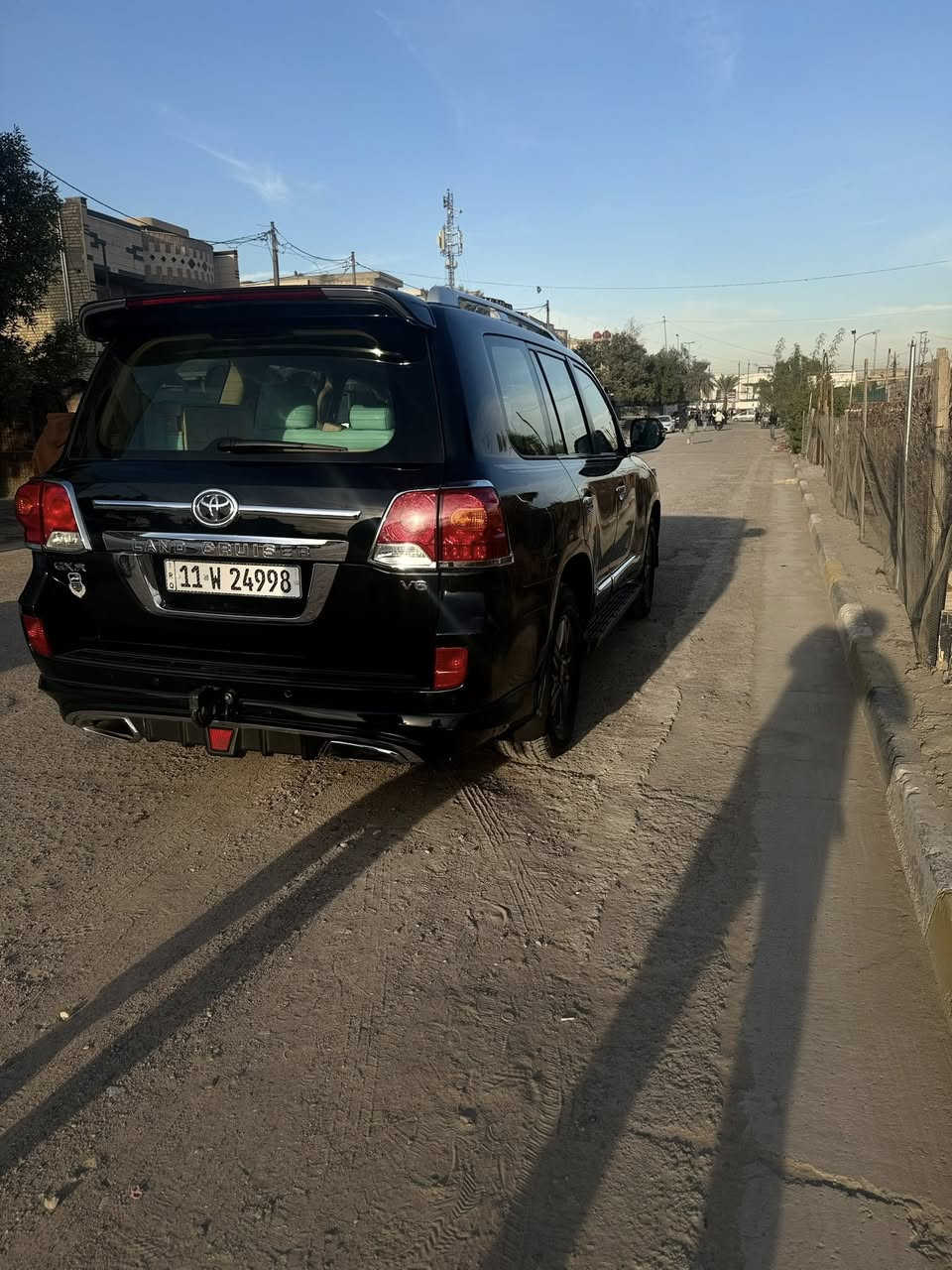 السلام عليكم
لاندركوز 2015
ماشية 150
كفاله عامة صبغ ضربه فتح حادث 
فقط بارد بسيط بجاملغ الامامي 
رقم بغداد هزه ولوحات جدد باسمي 
فول مواصفات 1/1
شاشه 
كامره 
تحكم ستيرن 
ثلاجة 
تبريد 3 قطع 
مرايه شفط 
بصمة تشغيل + ابواب 
فتحة 
وباقي مواصفات معروفه 
مكاني بغداد البلديات 
***********
السعر 420
