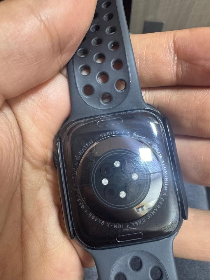 السلام عليكم عندي ساعه ابل الجيل السابع نايك ساعه بطاريتها 85؜ لون اسود عنواني البصرة القبلة 
***********
