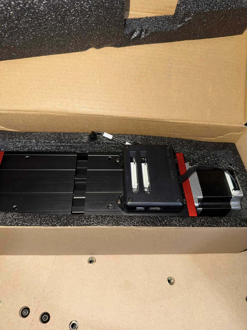 شباب عندي طابعه سي ان سي تطبع على الخشب والمعدن والبلاستك القطعه جديده غير مستخدمه والوزن ماسولف عليه سعرها بلموقع جداً غالي فلتفيده يدفع سعر مناسب للقطعه والف عافيه مكاني بغداد هـ***********
