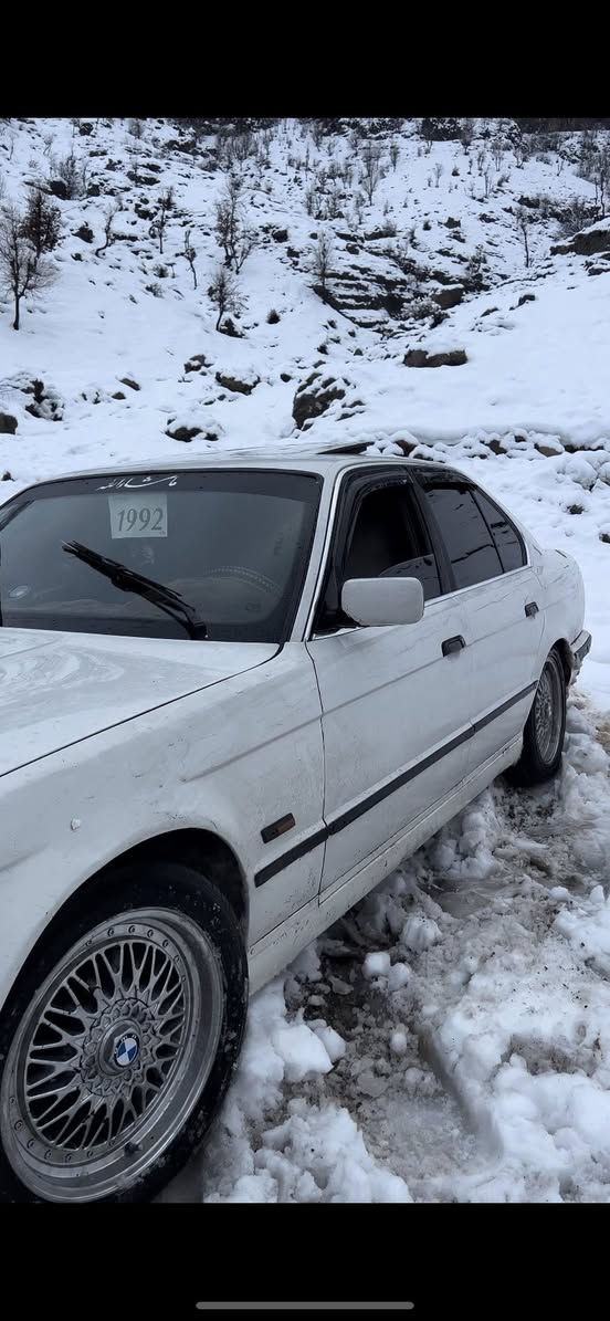 ماشالا لەمالی هەموولایک /بیئم 520iگیرحادئی  ئەرمووئەوەلایتوهەزەوخرامەبەشەرت /سەیارەکە داحمولئیدرانی نیە قەترەسبوخی نیە مۆدئیل ٩٢سلایت دووجام کارەبائی قفلکارەبای هەمومەزبوتە کیجی بەنزین کیلۆمەترهەمووئیش دەکات  مەرکەزی ئەی بی ئیس تەبریت ساردگەرم بەشەرت گیرومەکینە بەشەرتی 100فیتەر  سەیارەکەلەسەردەقی بیلادئی ماوەتەوە _ژم ***********
