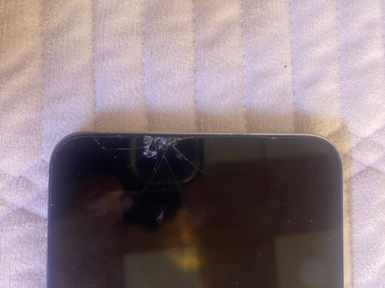 سلام عليكم 
موبايل poco c75 ذاكره 128 جهاز نضيف لمسه حلو كامرتهه حلوه جهاز اي عيب مابي فقط كسر بشاشه او ابد ما مأثره عل لمس سعره 80 بي مجال او يرهم مراوس واتساب ***********
