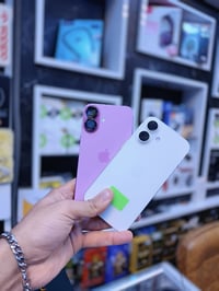 آيفون ١٦ عادي • بطارية ١٠٠ • الرمادي شارع السينما