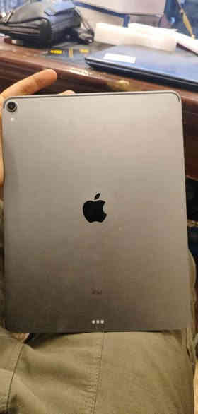 سلام عليكم، ايباد برو 12.9 الجيل الثالث نظافة 99% ذاكرة 64 بطارية 85% جهاز نظيف وعلى ايدي مواصل اي مصلح ولا مبدل بيه شي للبيع (580) الف وبيه مجال للشراي 
للتواصل خاص او *********** واتس اب
