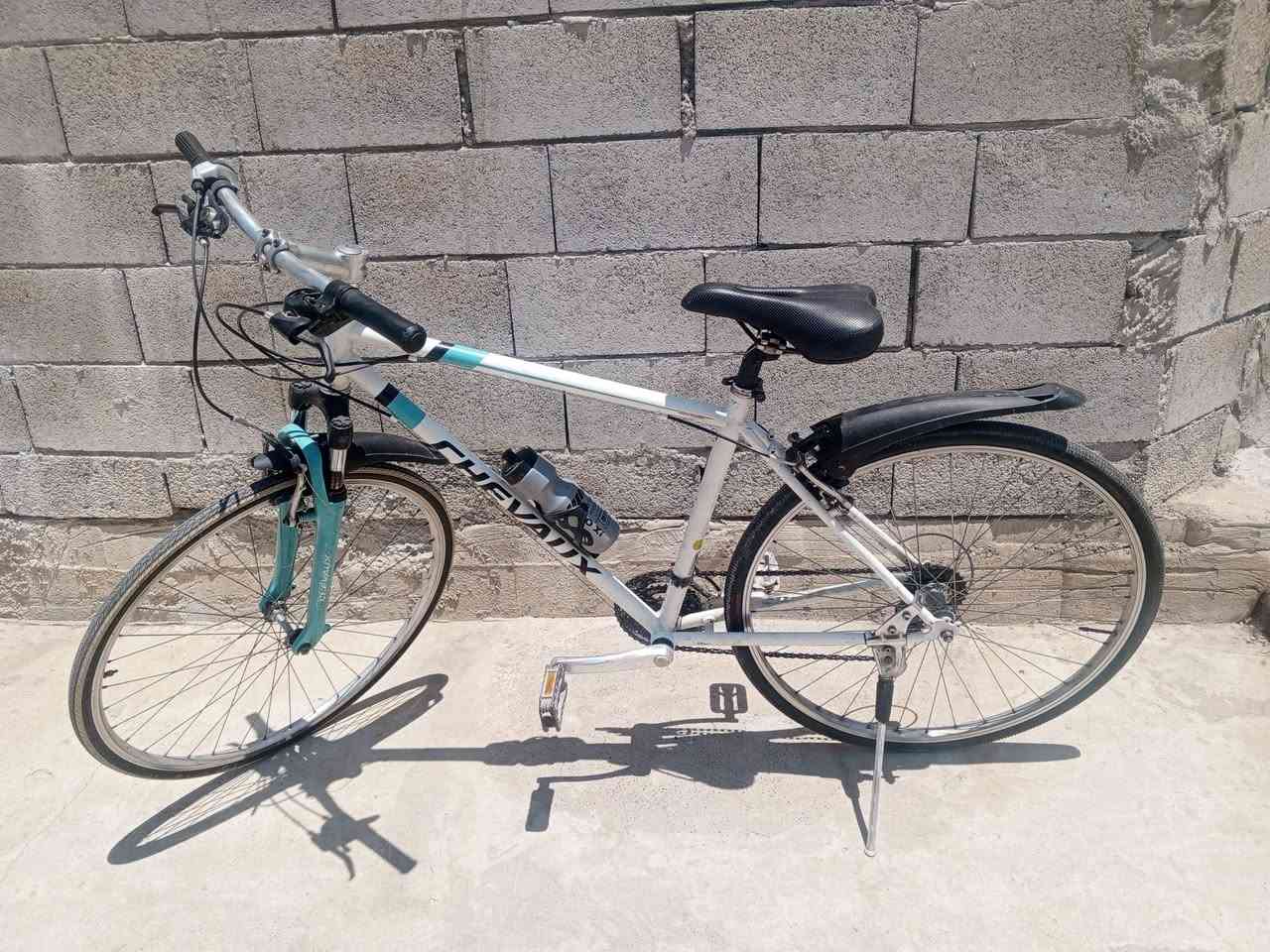 السلام عليكم 
بايسكل للبيع c700
ماركة فرنسية CHEVAUX
گير امامي 3 الخلفي 7 
السعر 120 التواصل على الرقم /*********** 
الخاص مفتوح
