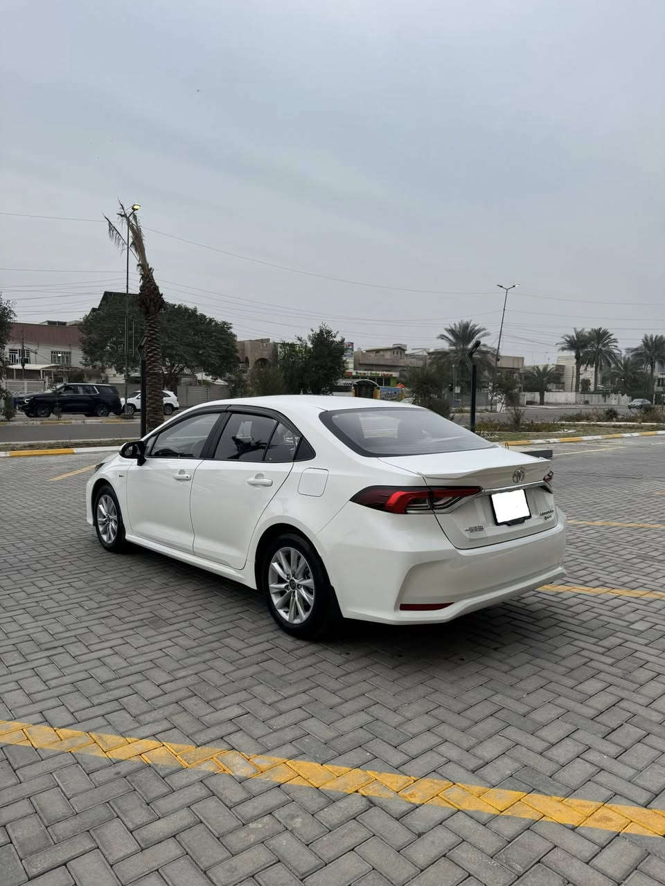 سلام عليكم
كورلا  هايبرد 2025 شكل الخليجي علامة سودة فول للاخير ماشيه 6000 رقم بغداد الإنكليزي
فتحة سقف 
بصمة تشغيل 
بصمة ابواب 
رادار 
تحذير عند خروج عن المسار 
مثبت سرعة 
اكواب حار بارد 
قيادة ذاتية 
بريك ذاتي عند حاجة 
وضعيات قيادة 3
زر EV 
اوتو هولد 
هند بريك ذكي بصمة 
 فول تحكمات ستيرن 
شاشة كبيرة كار بلي +حاكية 
ويل كب تيوتا 
بك لايت لد اضواء زينون +كشافات زينون 
شاشة عدادات دجتل 
اشاير مري 
تبريد قطعتين ثلج 
منافذ طاقة بل خلف  وبل امام 
زر اوتو لايت عالي 
اربع جام اوتو 
داخل جلد بلادي
أناره داخلية لد 
دخول ذكي بدون مفتاح 
ترحيب عند اقتراب 
* السيارة بيها شخط كلش صغير موضحة بالصور 
السعر : 165 $ 
الهاتف : ***********
