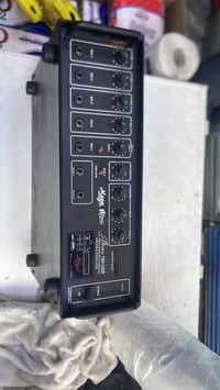 عندي هذا جهاز للبيع 07709995962