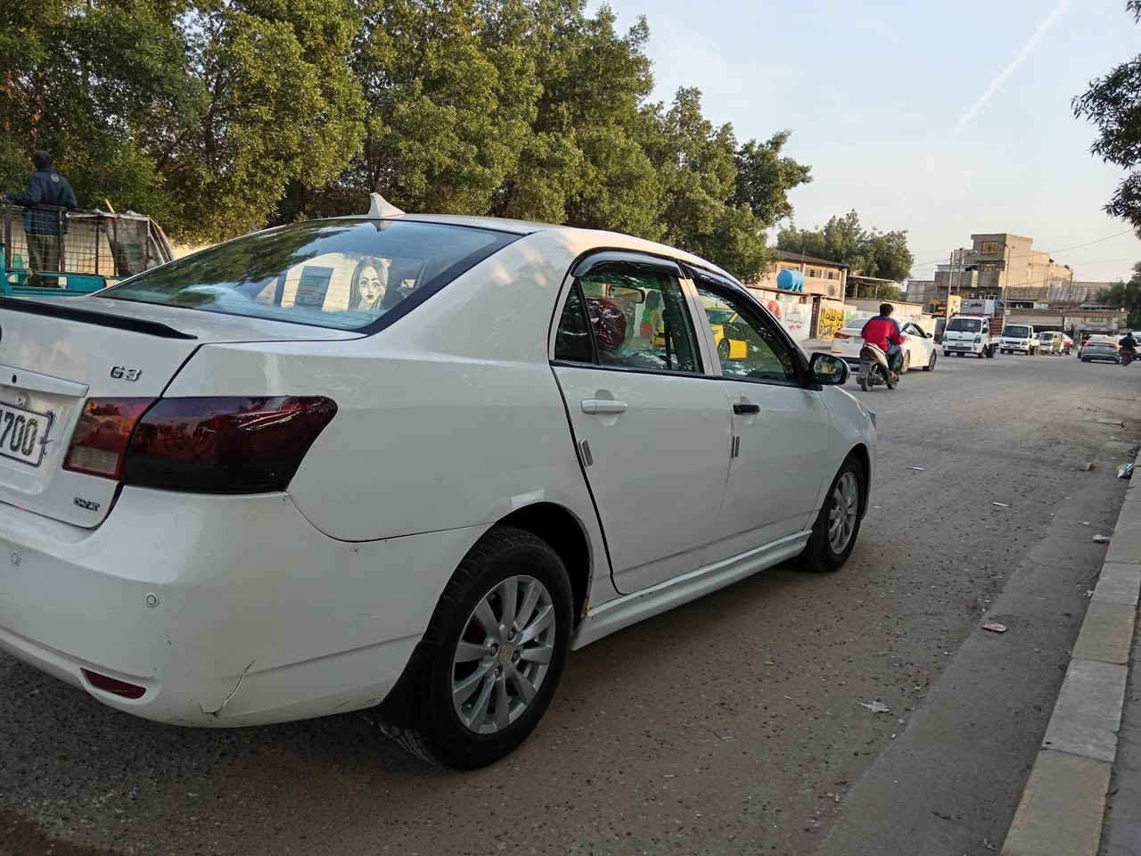 السلام عليكم بي واي دي ٢٠١١ جاهزه مكينه وكير خير من الله كهربئيات شغاله تخم تاير صدر جديد غرفه حلوه مشروع وطني كير اوتو ترايهه حلو السياره رقم بغداد الدولي شاشه كامره تحكمات فتحه شغاله السياره مكفوله من الضربه والصبغ فقط باب سياره جاهزه السعر ٤٨مكان السياره بغداد الحريه الاتصال ***********
