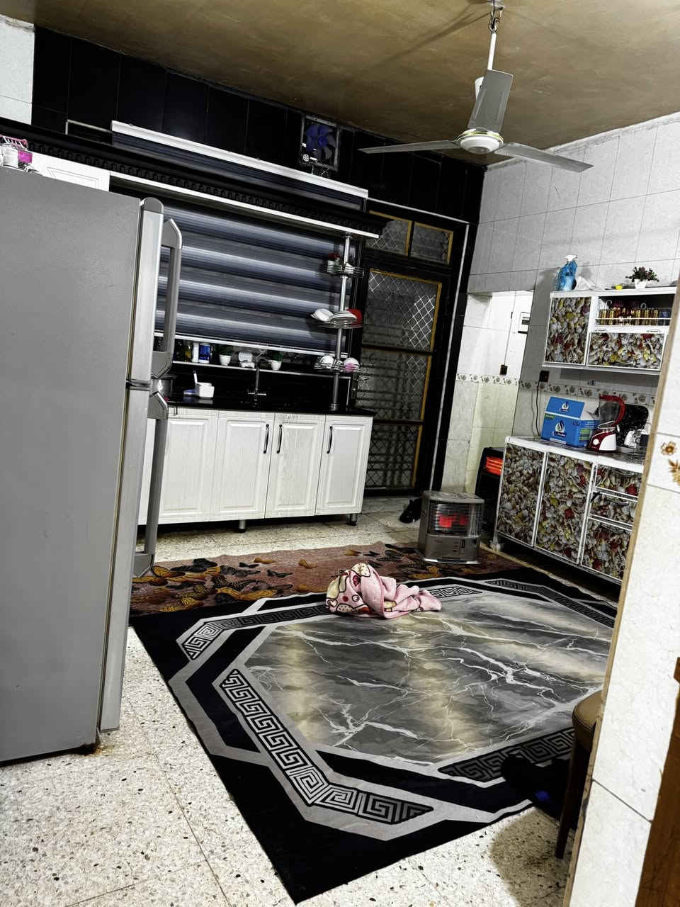 دار للبيع طابو صرف
المساحة 250 متر ركن 
الموقع ابو غرق مجاور المحكمة وشعبة الزراعة 
بناء طابوق صب كونكريت 
يحتوي على استقبال وغرفتين نوم ومطبخ حار وبارد كراج كبير و ثلاث مجمعات صحية 
للاستفسار 
***********
