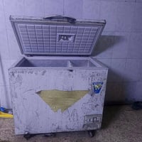 للبيع 🛑 مجمده حجم كبير تجميد ب80 وبيها مجال بسيط الغساله نظيفه وشغاله ...