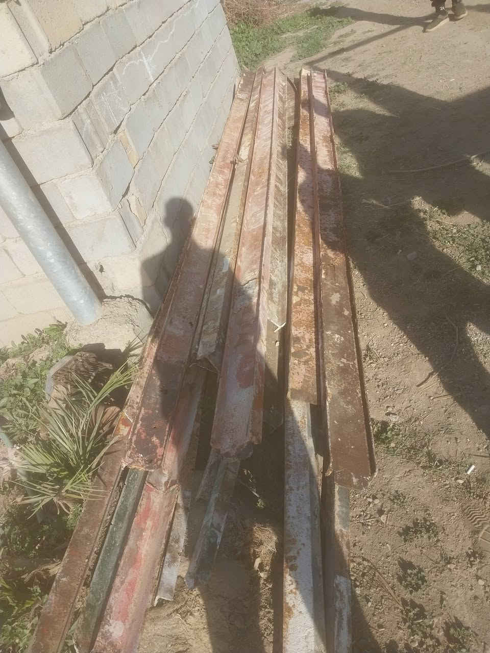 السلام عليكم ورحمة الله يوجد الدينا شلمان وزوايا اللبيع سعر المتر 9 وبيه مجال
رقم  الهاتف  ***********
