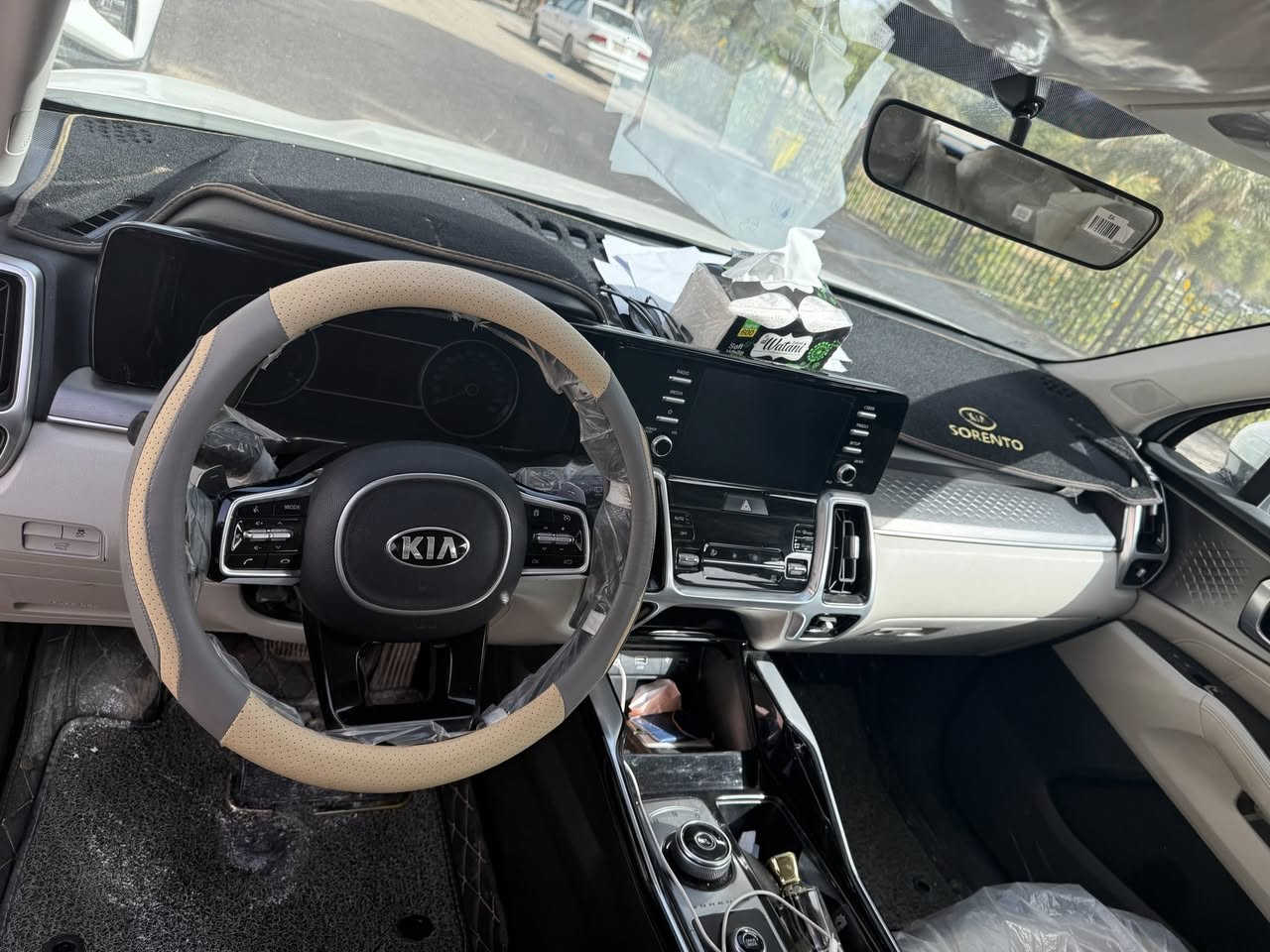 سورنتو 21 للبيع
6سلندر 

سيارة جديدة بيهة ملاحظتين 

1/ نص جاملغ خلفي ايمن 

2/ نص جنطة 

صبغ فقط 

والباقي جديد 

مواصفاتها 

كير ماوس 

كراسي جلد كهرباء 

مثبت سرعة 

شفتات كير

تخم تاير جديد 

رقم أربيل 

العنوان : النجف الأشرف 

للاستفسار: 

***********
