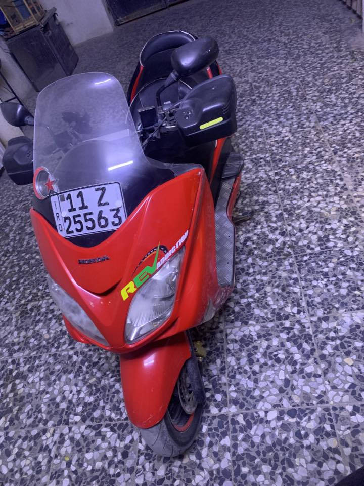 أسلام عليكم للبيع فورزا 08 دراجه جديده مناقصها ربع شاشه سماعات أكفلك كلشي مرقمه وبسمي شرط التحويل مكينه بل جيس ماديرلها غير دهن كلومولي ومي اخضر دراجه خير من الله رايدها ١٧ ورقه قفل رقمي ***********بي وتساب مكاني بغداد ابو اغريب
