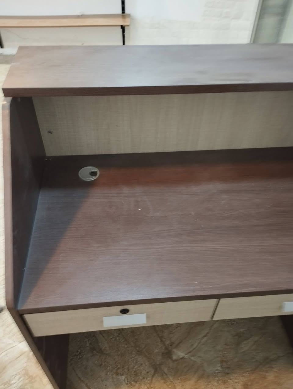 رفوف عرض ميز للبيع 🔥🔥
تريد ترتيب محلّك ويطلع شغلك مرتب ويشد العين؟
رفوف متينة + ميز عملي، شغل مضبوط ويعيش 💪
مناسبة للمحلات، التوزيعات، القرطاسية، الإكسسوارات وكل أنواع البضاعة.
سعر مغري – فرصة لا تنعاد – الكمية محدودة
للحجز والاستفسار دز خاص *********** 📩
