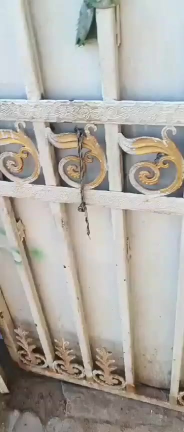 للبيع بيت مساحه ١٥٠ متر طابو زراعي نزلت جامع اسكندر جهة سيد رافع قريب على مولدة احمد عبد الامير مكون من غرفتين وصاله ومطبخ وصحيات وبراني ومناور ودرج وبيتونه *********** السعر ١٧ مليون
