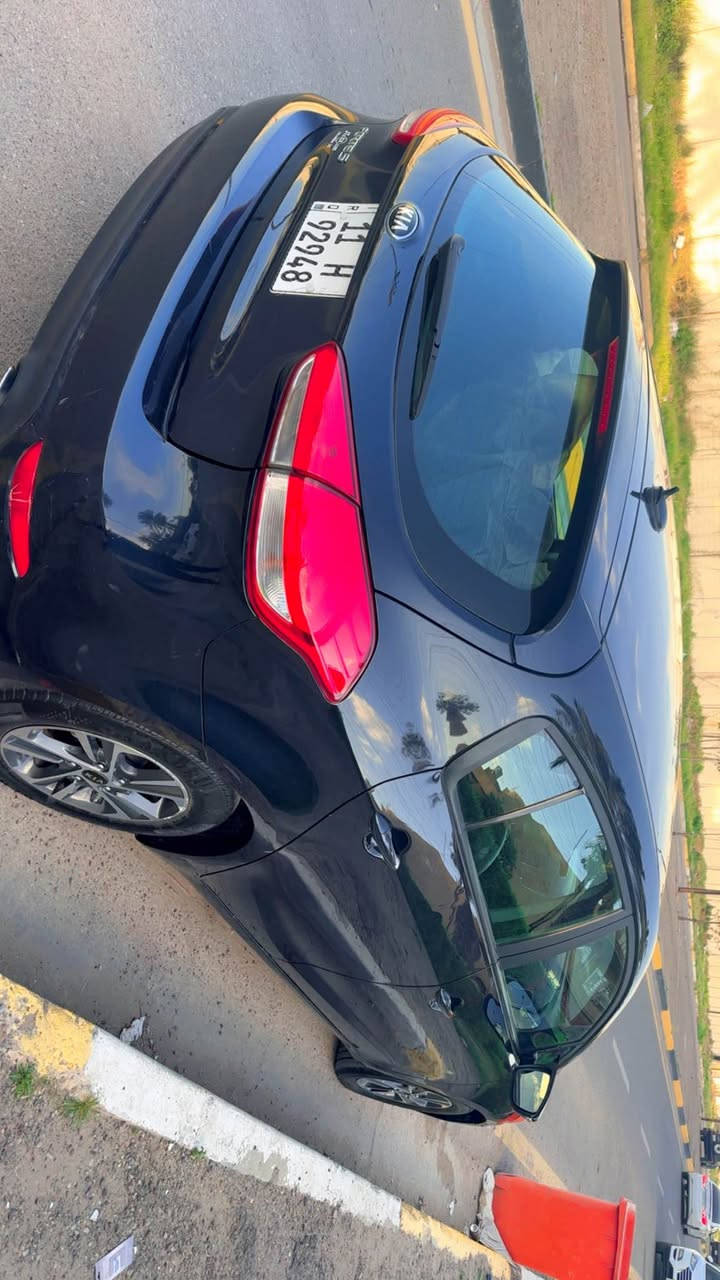 سلام عليكم 
للبيع كيا فورتي هاتشباك موديل 2017 اللون كحلي السياره الحمدلله مناقصهه اي شي كير AT وتبريد ثلج ميفصل كله مكفول صدر جديد تايرات جديده باتري جديد كلاص فيتبم كامل جديد السياره بلكات جديده اصليه ادامه كامله مناقصهه اي شي تشغل وتطلع ومتصرف عليهه دينار.السياره حادثهه بنيد وشويه من الجاملغ مكفوله من اللغود والشواصي وبيهه بامريكا صبغ بس كلير باب السايق والوراه بس مو حادث فقط صبغ كلير بدون معجون.
مواصفات السياره داخل جلد ابيض واسود اشاير مري تحكم ستيرن كامل جهتين بلوتوث aux السياره مواصفات عاديه بس الحمدلله مناقصهه اي شي وسياره مال بيت متصرف عليهه دينار ماشيه 95 الف مكاني بغداد العامريه .
السعر 105 ورقه وبيهه مجال بسيط والسوك كلشي بي بس السياره نظيفه ومتعبانه، واعتذر علاطاله
***********
*********** بغداد, العراق
