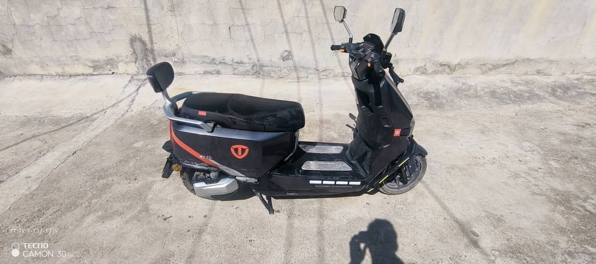 السلام عليكم دراجة شحن TAILG للبيع مواصفات الدراجة قوة المحرك 2000W البطارية72V 38AH  السرعة القصوى 65كم/ساعة وقت الشحن  6-8H / مكاني التاجي الشط قرب جامع عبد القادر الكيلاني للااستفسار واتساب ‏‪***********‬‏
