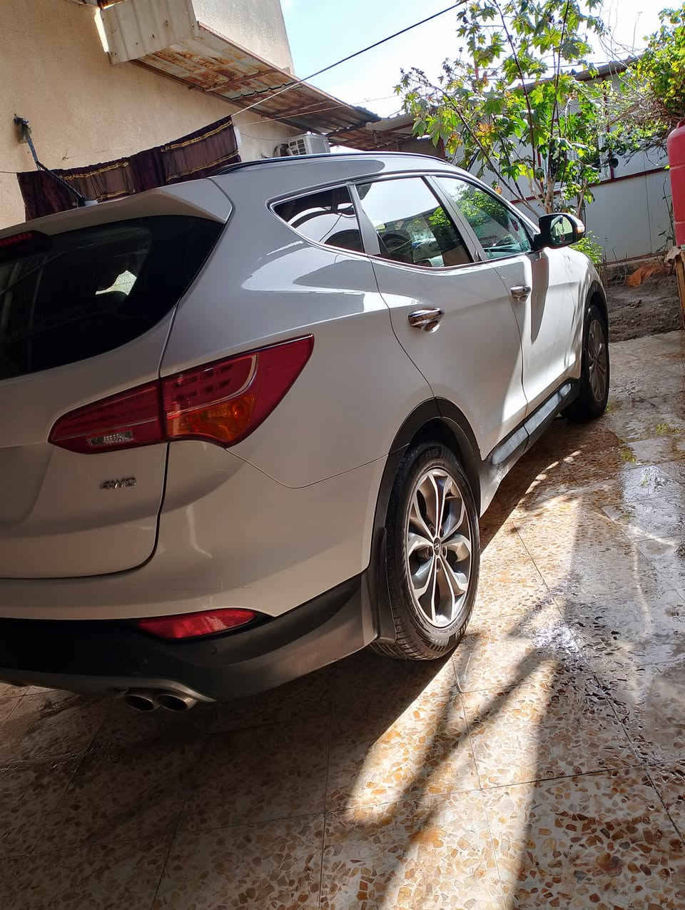 سلام عليكم  سياره البيع  سنتافي موديل 2015 وفو موصافات مكفولم من الصبغ بس بيهه بارد  تبريد 3 قطع 7 راكب العنوان البصره السعر خاص  رقم ***********
