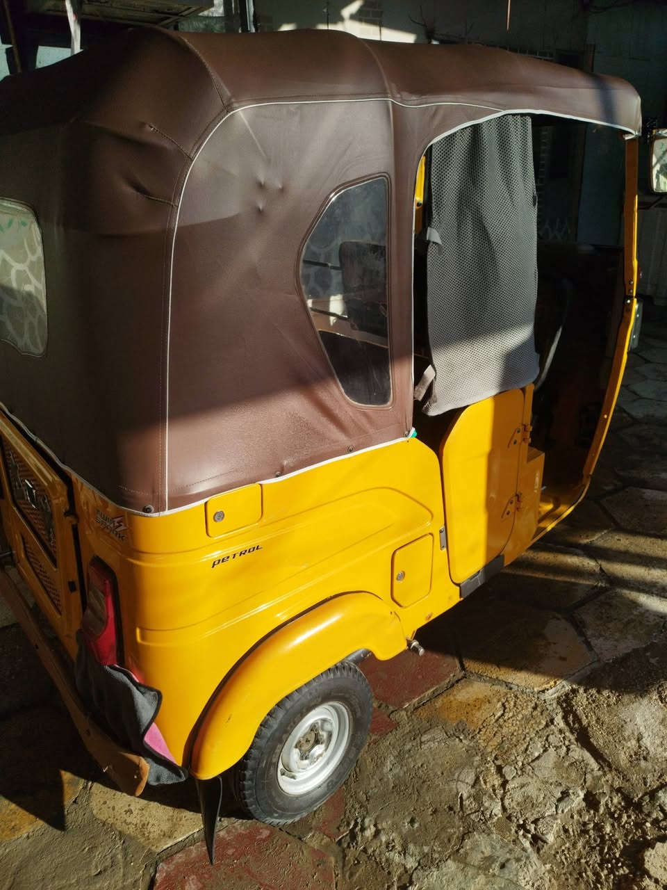 تكتك 22 شهر 7 مكفولة من ضربة وصبغ محرك كفالة ما مفتوح 
تكتك نضيفة كلش 1/1   عنوان بغداد حي النصر
سعر 9ملاين 400
 ***********
