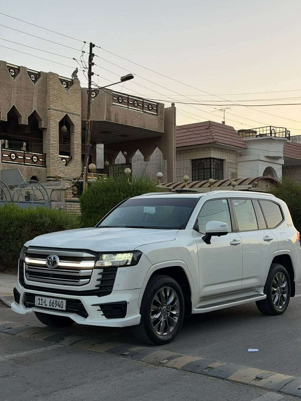 سلام عليكم للبيع او المراوس تيوتا لاندكروز موديل 24اصل بريم فول فول مواصفات لكزز  ماشيه 50الف كفاله عامه فقط بيه بارد بلبنيد المكان بغداد الحريه السعر 690 لتواصل اكثر ***********
