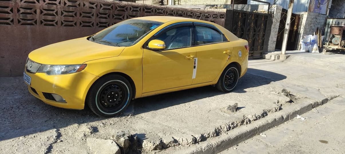 السلام عليكم
كيا فورتي 2012 حادثها لغد والسوانر موجود بل منشور 

حداديه جديده وكير ومحرك جدد 

مكانها حي اور  السعر 90 وبيها مجال ***********
