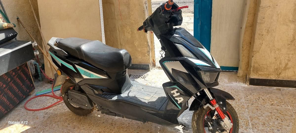 دراجه للبيع نظافتها ٨٠ من ١٠٠ 
 بيها نقص بطاريه وحده بس 
مكان بغداد 
*********** تواصل 
نظامها ٣ سرعات 
بسعر مناسب جدا
