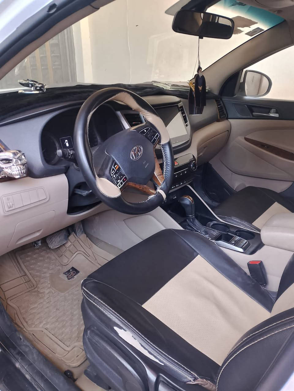 السلام عليكم توسان للبيع 2018 باسمي تحويل ثاني يوم
بيها بارد شبر بل بنيد محركها كفاله والباقي كله كفاله 

السعر 180وبيها مجال بسيط 
الاتصال على هذا الرقم ***********
