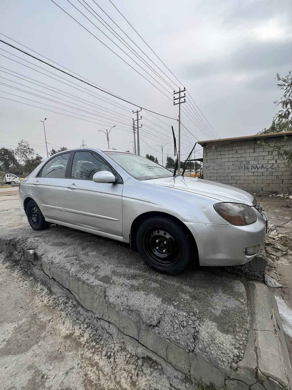 سلام عليكم
للبيع كيا سبكترا 2009 سياره حلوه جاهزه من كلشي 
مكينه 2000 تبريد شغال رقم بغداد مشروع وطني 
مصبوغه حزام سعرها 83 وبيها مجال للشراي لاتصال ***********
