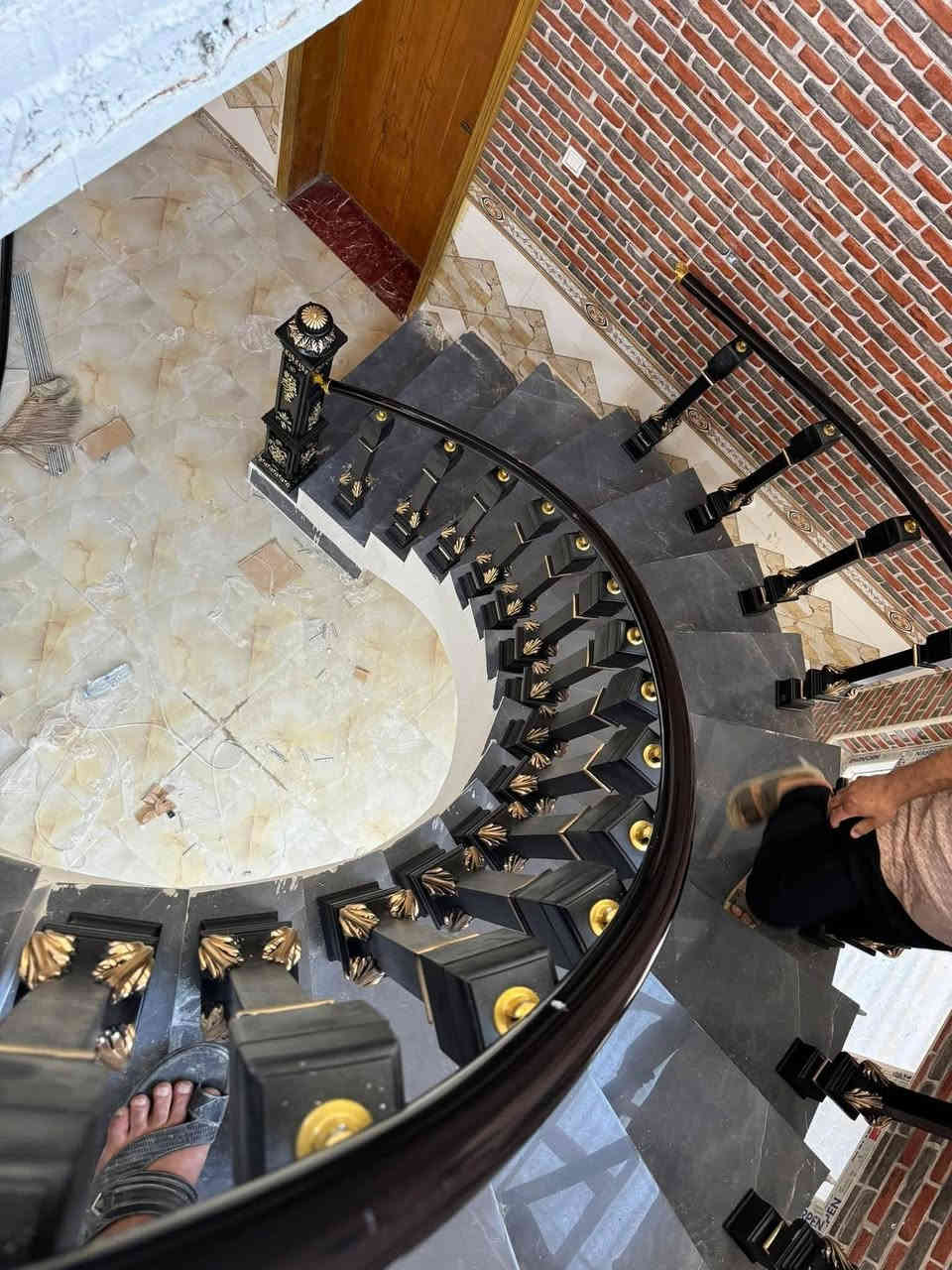 🎉🔥 عروض رأس السنة من شركة القريشي للمحجرات الملكية 🔥🎉
استقبل السنة الجديدة بذوق ملكي وسعر ما يتعوّض 😍
لا تضيع وقتك ولا فلوسك… العرض قوي والكميات محدودة جداً! ⏳
📲 ***********    (واتساب)
💰 الأسعار الخاصة برأس السنة:
▪️ الباية: من 15,000 إلى 18,000 دينار فقط
▪️ الدنكة الملكية الثقيلة: 100 الف دينار فقط

🎁 هدايا خاصة لأصحاب الكميات التي تتجاوز (70) باية

📹 تحب تعرف السعر بدقّة؟
راسل الصفحة 📩 وأرسل:
1️⃣ فيديو للدرج
2️⃣ صورة للموديل المطلوب
والباقي علينا 👌😉

👷‍♂️ ليش تختار القريشي
✅ خبرة طويلة وكوادر متخصصة
✅ إشراف هندسي مباشر
✅ ضمان جودة لا يقل عن 10 سنوات

🔧 المواصفات الفنية:
▪️ معدن ABS عظم عاج مضغوط
▪️ وزن القطعة: من 3 كغم إلى 5 كغم
▪️ صبغ حراري ألماني خاص بالسيارات
▪️ الارتفاع: 1 متر
▪️ جميع الموديلات متوفرة

📍 العنوان: البدير خلف مركز الشرطه

📞 للمراسلة والاستفسار راسلنا من الزر اسفل المنشور او على الارقام

📲 ***********
***********

✨ عروض رأس السنة… ذوق ملكي يبدأ ويّانا 🎆
