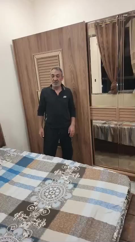 نجار لفتح وشد جميع انواع الغرف العراقية والتركيه والماليزيه وصبغ الابواب الخشبيه والجراجيب ونقل الأثاث بغداد ***********. واتس
