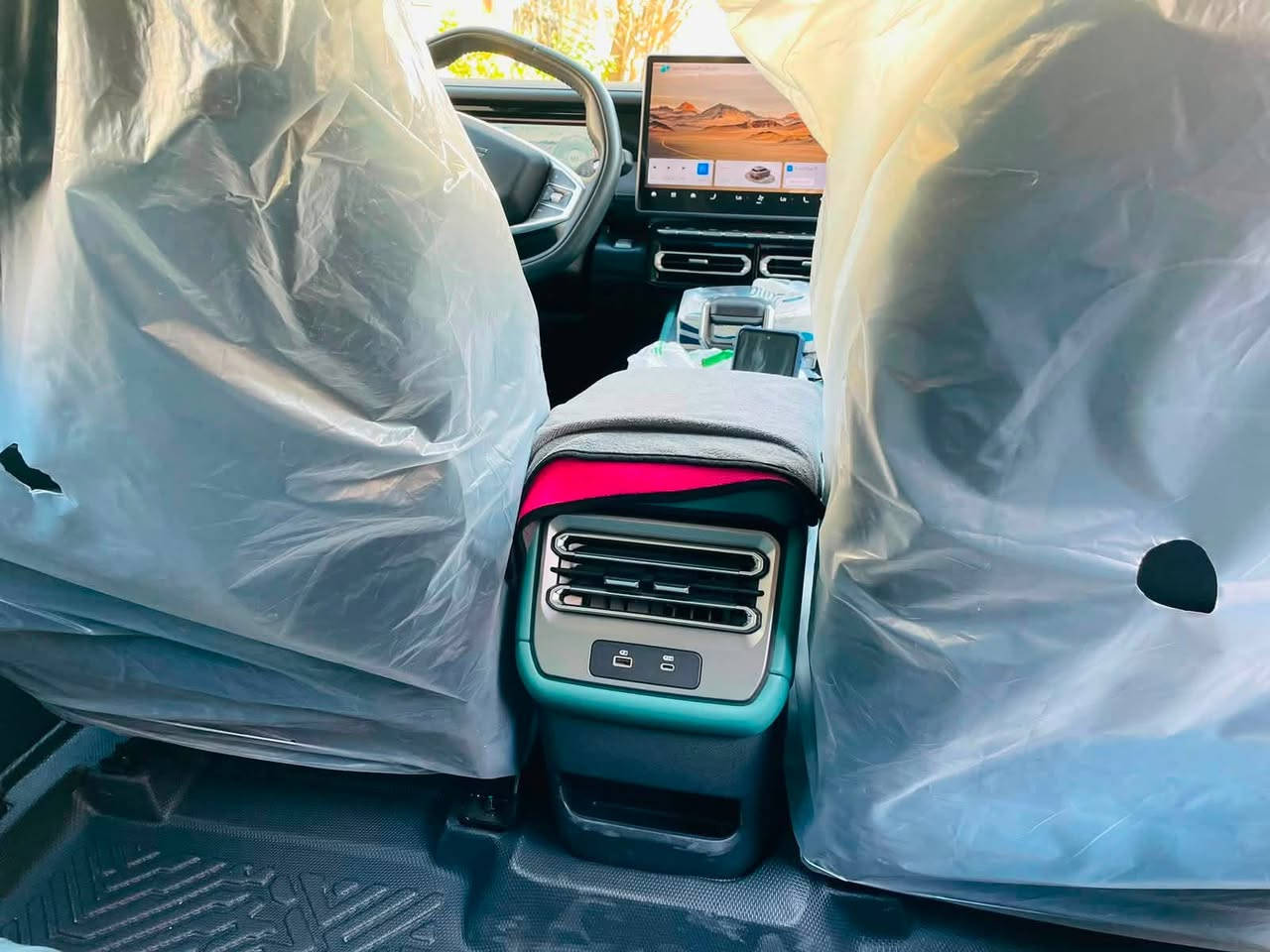 🚙 جيتورT1 لاكجري t موديل 2026 🔥
💰 السعر:
🔹 37,000,000 دينار  رقم بغداد
⚙️ المواصفات:
✅ محرك 2.0 لتر تيربو (4 سلندر)
✅ قوة 254 حصان
✅ ناقل حركة أوتوماتيك 8 سرعات (8AT)
✅ عزم دوران 390 نيوتن.متر
✅ سعة خزان الوقود 70 لتر
✅ تسارع 0 - 100 كم/س خلال 8.6 ثانية
✅ سرعة قصوى 180 كم/س
✅ 5 مقاعد رحبة ومريحة
✅ شاشة وسطية 12.8 إنش
✅ شاشة عدادات رقمية
✅ دعم Apple CarPlay وAndroid Auto
✅ شاحن لاسلكي للهواتف
✅ كاميرات محيطية 360°
✅ حساسات خلفية
✅ مقاعد جلد مع تحكم كهربائي للمقاعد الأمامية
✅ تشغيل بالبصمة ودخول ذكي
✅ مثبت سرعة
✅ أنظمة أمان متعددة
🛡️ ضمان المحرك: 10 سنوات من الوكيل.
📍 شركة هارلم
📞 للاستفسار:*********** السيارة مغلفه ضمان ١٠ سنوات او درع جام هم
