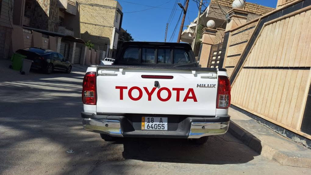 تويوتا هايلوكس
موديل: 2022
وارد خليجي 
محرك: 2.7 لتر VVT-i بنزين 
4 سلندر
القير: أوتوماتيك 6 
كشافات ضباب أمامية.
مرايا كروم مع إشارات.
عتبات جانبية.
شاشة وسطية تعمل باللمس.
أزرار تحكم على المقود.
مكيف يدوي.
كامرة خلفية. 
حساسات خلفية مركبة.
السعر 270 ورقه وبيها مجال للشراي
*********** كربلاء, العراق
