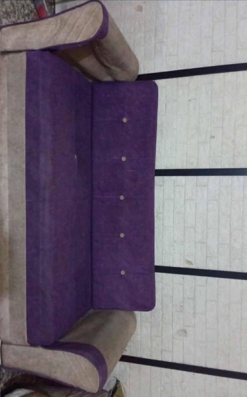 سلام عليكم كرسي زائد قنفات ثنين  ثلاثيات السعر ٥٠ للاتصال ***********
