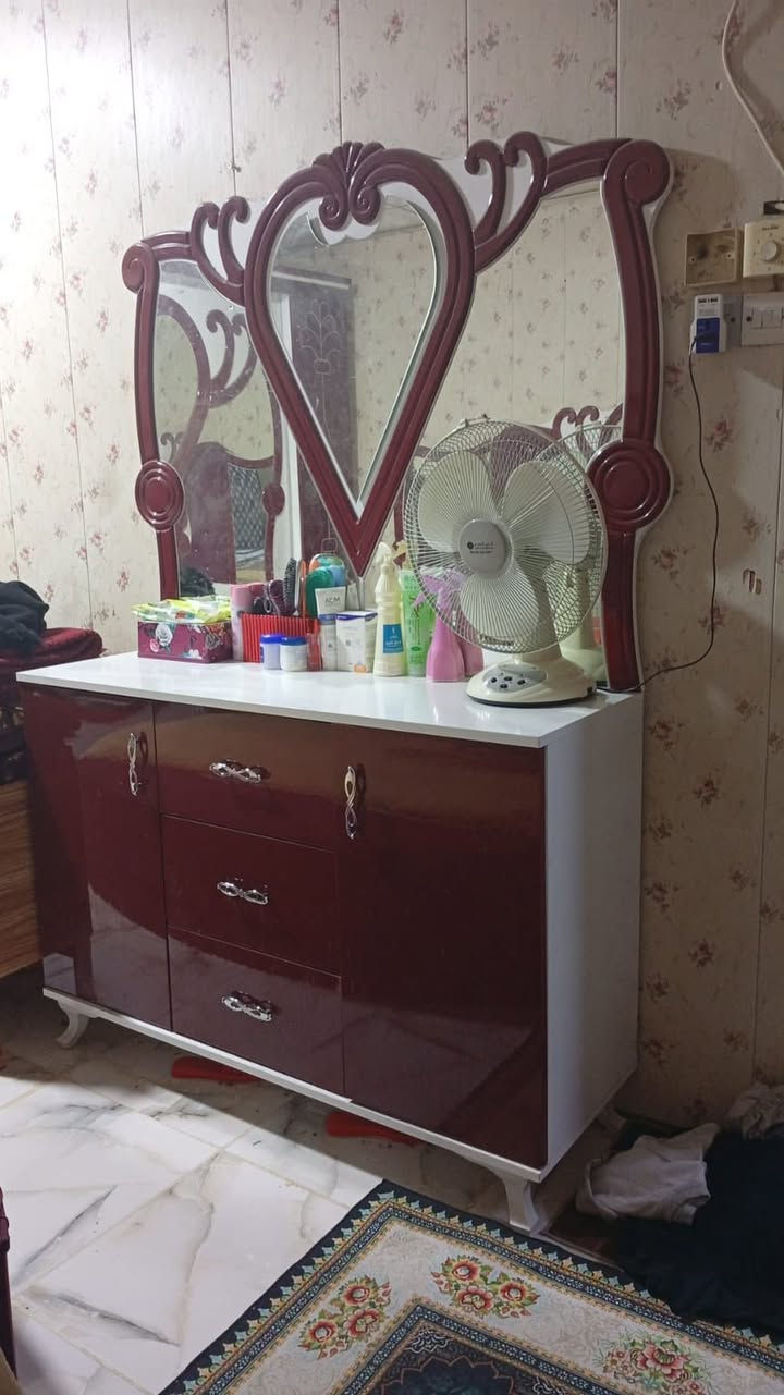 غرفة تركية مستخدمة للبيع
نظيفة جدًا ومامستخدمة هواي
10 قطع ، وسعرها 900 الف
العنوان الجمهورية


**إذا كنت صاحب هذا الإعلان وتريد حذفه لأي سبب، رجاءا أرسل رسالة إلى الدعم الفني**