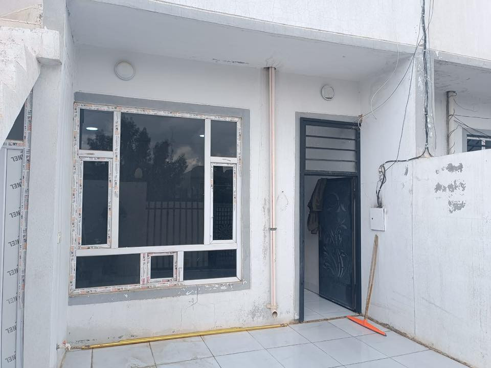 دار للبيع بناء حديث وبسعر مناسب المساحة100مترطابق واحد العنوان الاسرى والمفقودين قرب دور السكك البيت مالية وخلفه طابو وعلى اليمنه واليسره طابو ايضا للاستفسار ***********
