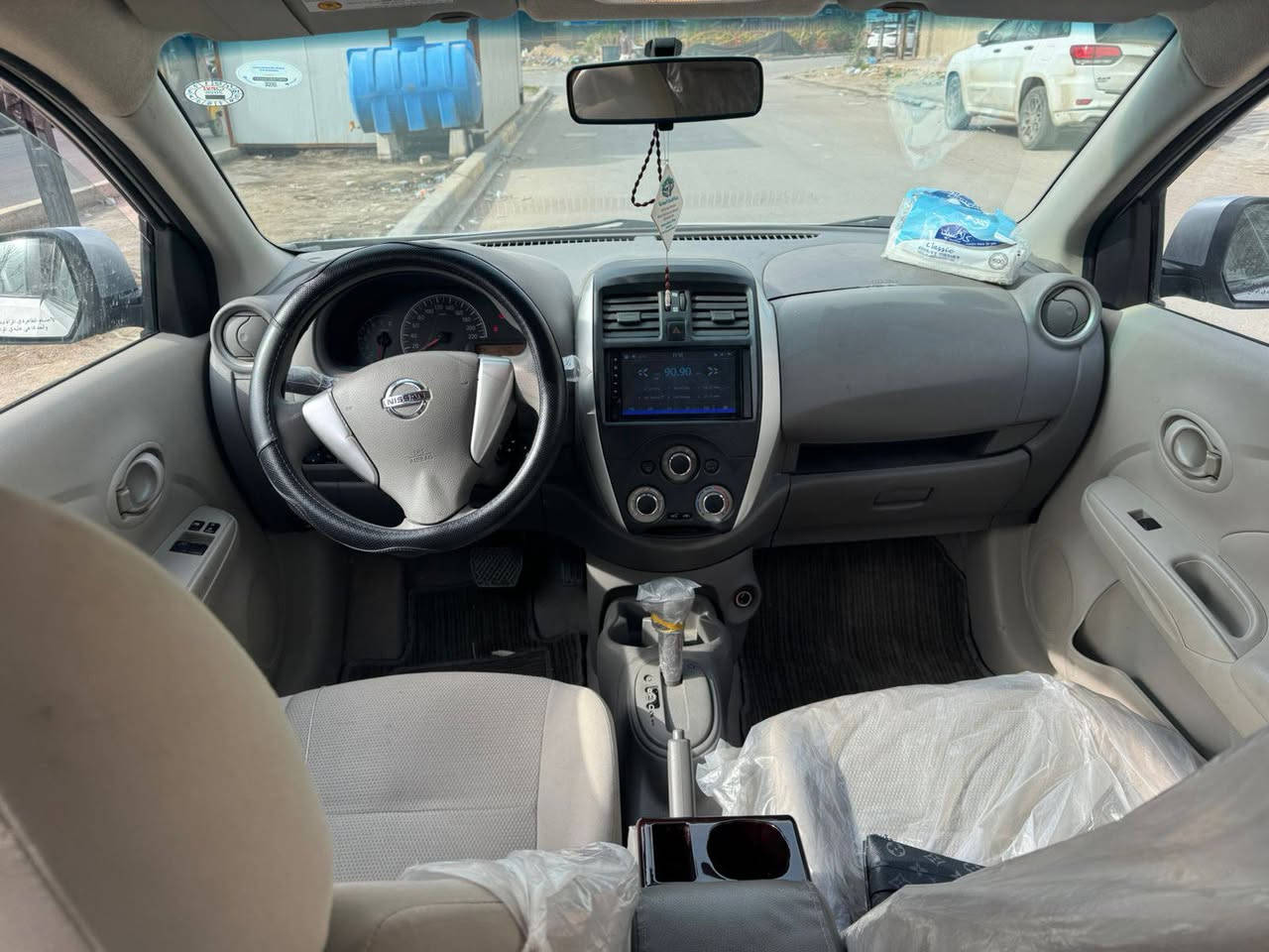 السلام عليكم
للبيع فقط 
مره خصه الادمن المحترم 
نيسان صني موديل 2024
ماشيه 51 
سنويه وهزه جدد 
كير ومكينه وصدر جدد 
بيها بنيد صبغ فقط بدون دواخل 
مكان السياره بغداد البنوك
السعر 109 وبيها مجال ان شاء الله 
***********
