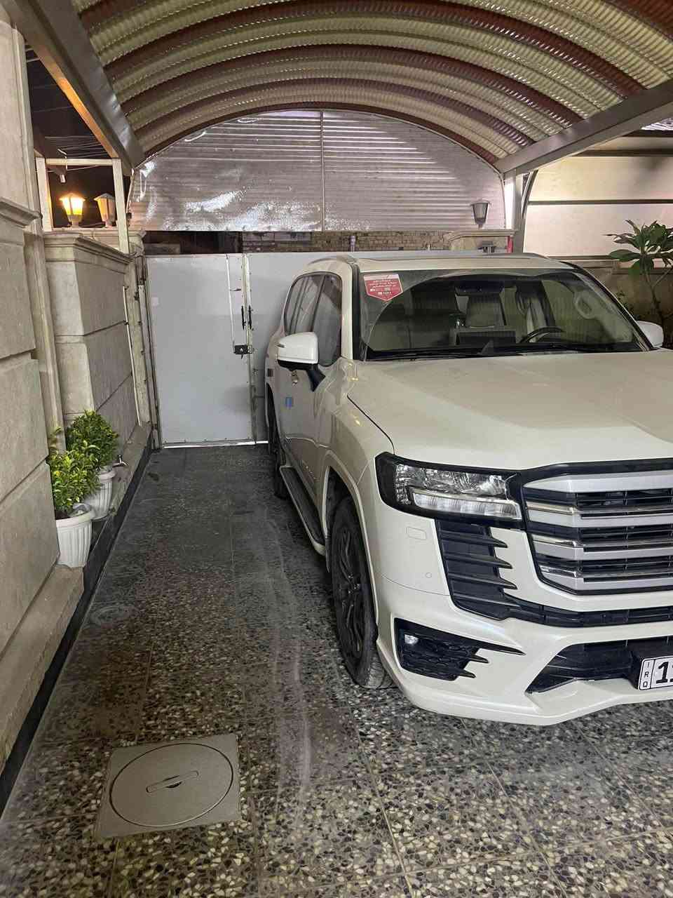 السلام عليكم لاندكروز للبيع 2024 رقم بغداد ساز لمتد اصل بعدها بالضمان كل تبديلاتها وامورها بالشركة ماشية 40 الف كيلو حقيقي شرط بأسمي تحويل مباشر مواصفاتها فول لد بالشباك لحاية اصلية كلها مال لمتد  4 كامرات 360 شاشات 3 تطبيق السيارة مكفولة كفالة عامة عدا بيها شخوط بسيطة بالدعامية السعر 715 وبيها مجال للتواصل *********** Colombo, Sri Lanka
