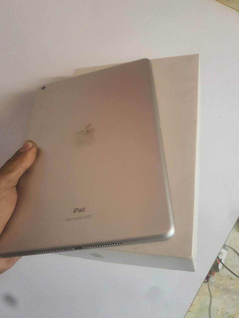 ايباد 9 نضافه ١٠٠ مكفول 
سعره ٢٧٠ الف وبي مجال لشراي
هاذ رقمي ماعدك رصيد وتساب بي
***********
