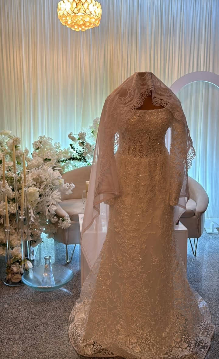 فستان عقد مهر ملبوس ساعتين جديددد يلمع نظيف يلبس من وزن 50 لحد 70 وبي قيطان وهذا تصويري 
سعر البيع 250 
الاستفسار عالخاص


**إذا كنت صاحب هذا الإعلان وتريد حذفه لأي سبب، رجاءا أرسل رسالة إلى الدعم الفني**