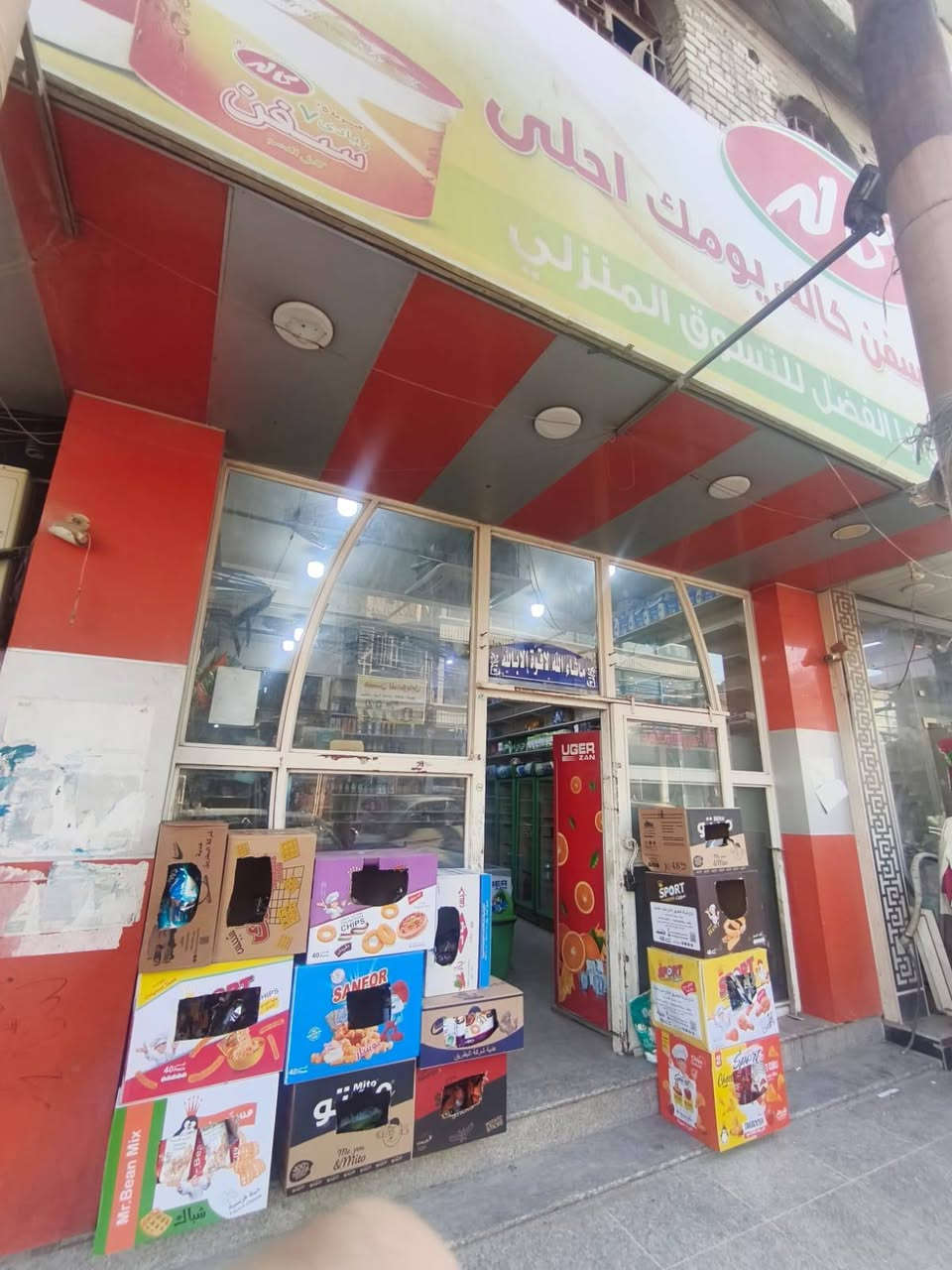 السلام عليكم محل اسواق للأجار مع بيع الغراض المحل على الشارع مقابل مطعم شاورما الشام  قرب قهوة بيت أموري للأستفسار والتواصل ***********
