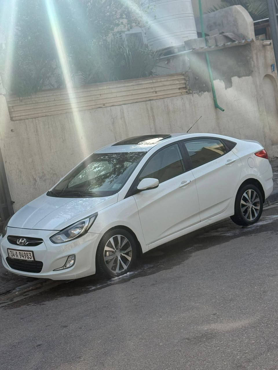 اكسنت ٢٠١٥ كفاله من الضربه والفتح بيه صبغ قليل اسفل باب العبري فقط محرك ١٦٠٠ قطرتين تبريد ثلج تخم تاير رقم جديد تحويل بدون هزه السعر ١٠٥ بيه قليل مجال قبله حي الجامعه. ‏‪+ 0772 918 0293‬‏
