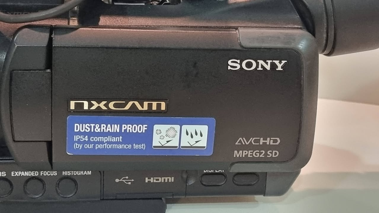 Sony PXW-X70
السعر 400 الف


**إذا كنت صاحب هذا الإعلان وتريد حذفه لأي سبب، رجاءا أرسل رسالة إلى الدعم الفني**