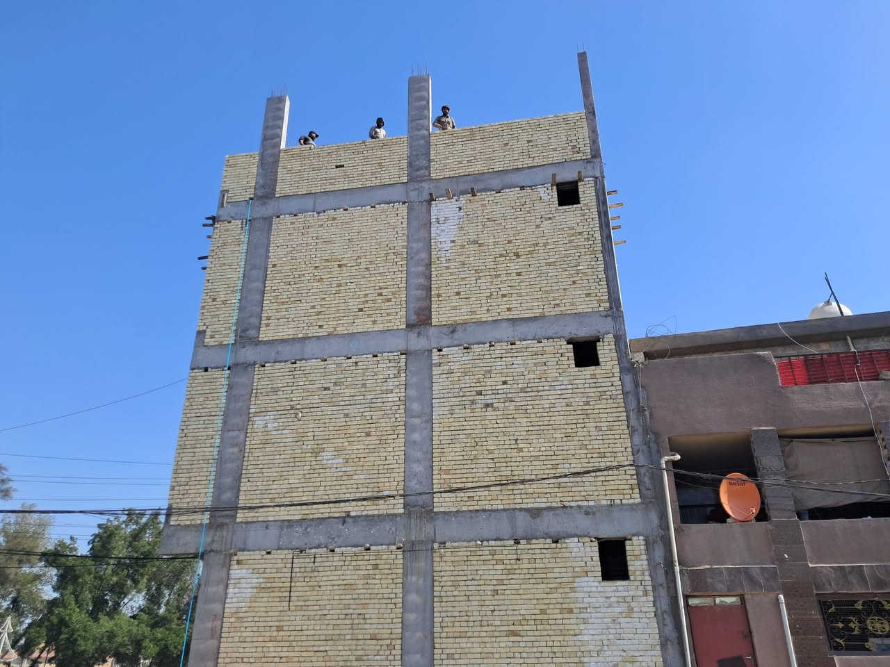 السلام عليكم كادر خلفات شغل درجه اولى بناء بيوت وعماير كرسته وعمل وباربيكيو باي مكان بغداد اشتغل عادي للاستفسار ***********

