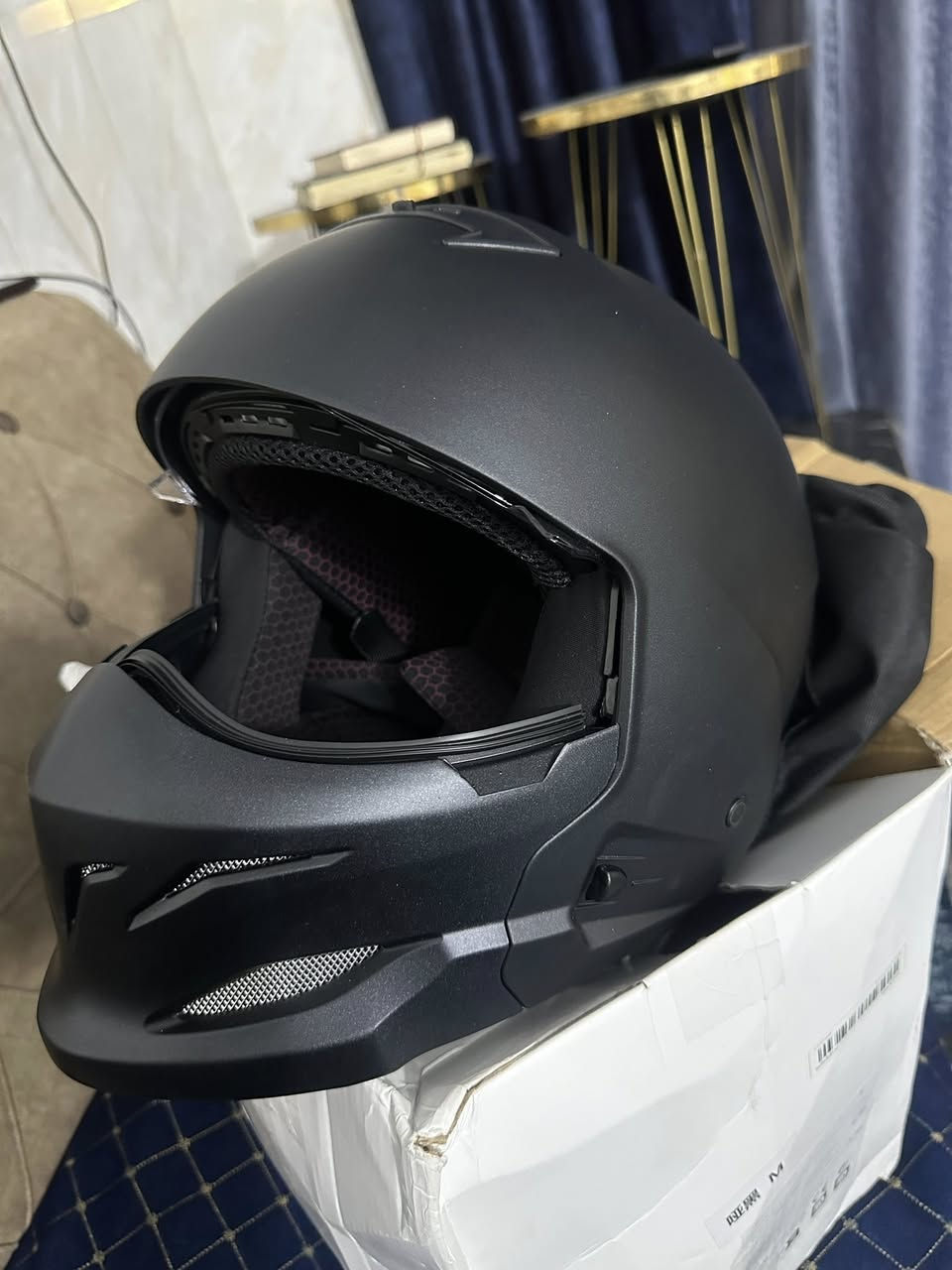 خوذه دراجات قياس M جديده سعرها ٣٥ اول تم ***********
