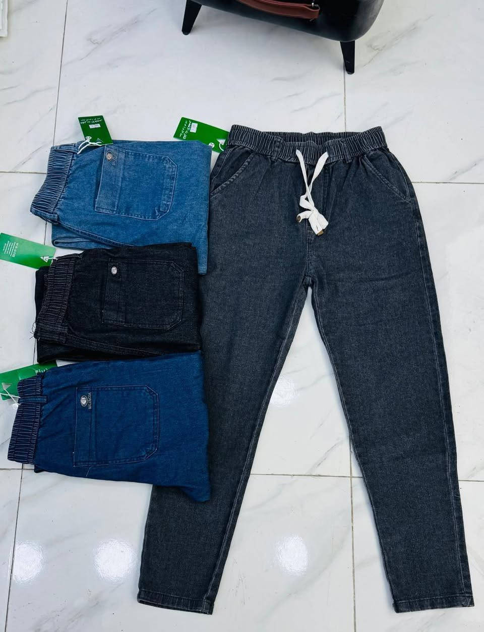 🔥 وصل الجديد – بناطيل سكوباي (سويتبانت جينز) 🔥
ستايل شبابي مميز + راحة عالية 👌
👖 خامة ممتازة ومريحة للبس اليومي
🎨 ألوان متعددة تناسب كل الأذواق
✨ تصميم عصري (رباط + مطاط خصر)
📏 القياسات المتوفرة: من 29 إلى 38
🚚 توصيل لجميع المحافظات
📦 البيع جملة فقط وبأسعار منافسة
📍 لا تفوتك الفرصة – الكمية محدودة


**إذا كنت صاحب هذا الإعلان وتريد حذفه لأي سبب، رجاءا أرسل رسالة إلى الدعم الفني**