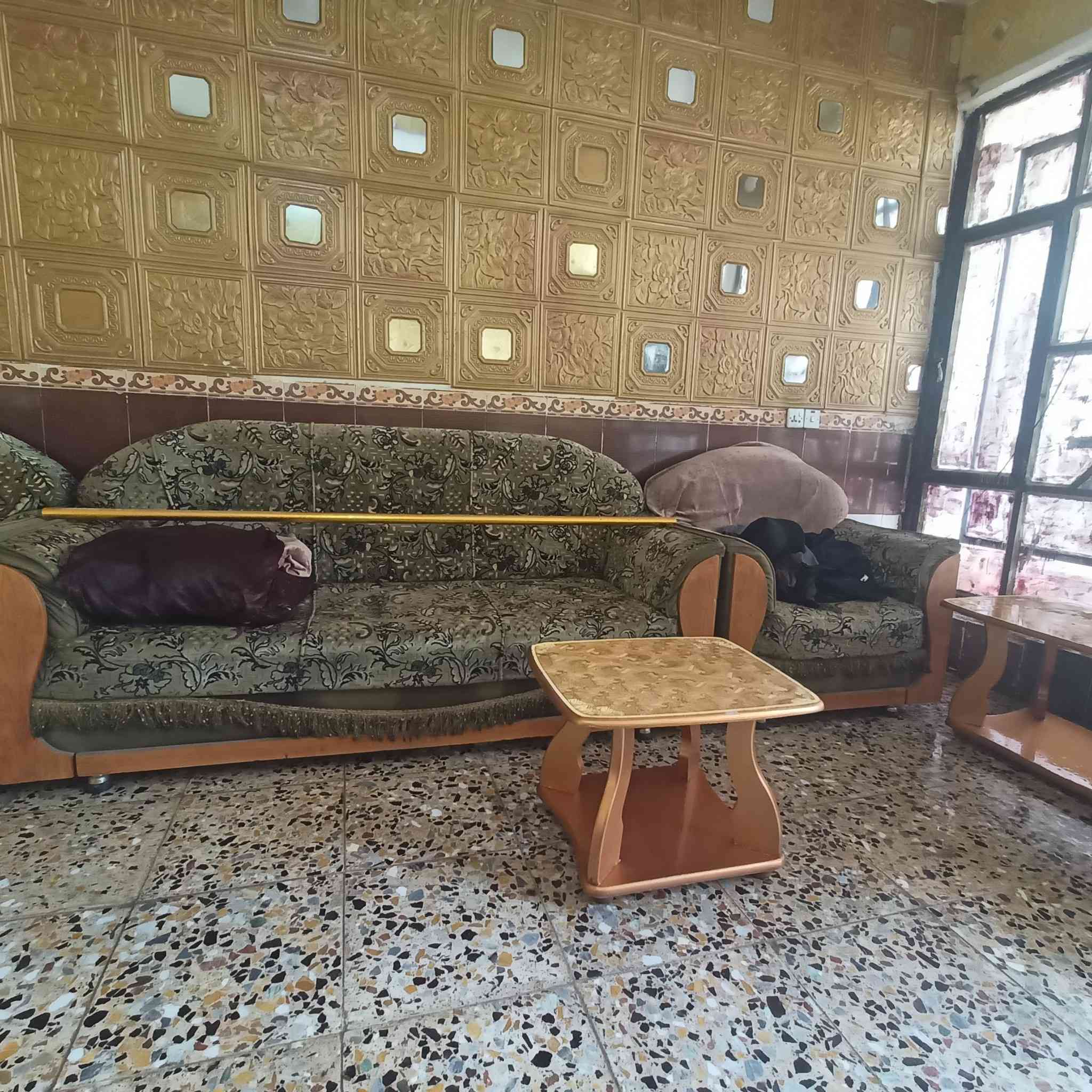 تخم للبيع مكاني بغداد الدسيم سعره200 وبي مجال
للاستفسار***********
