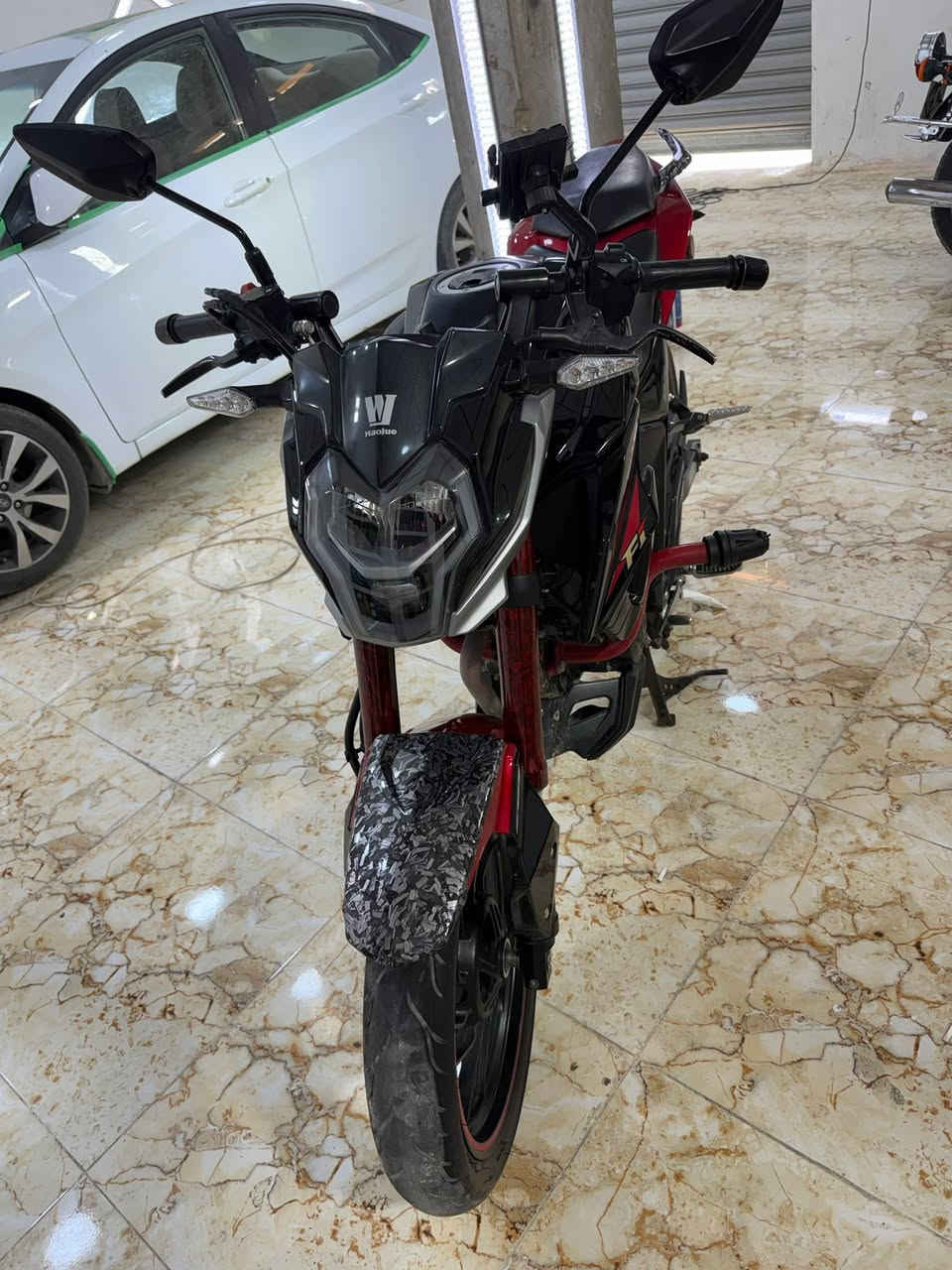 سلام عليكم مطور دي ار مسجل كامل السعر ٢٣ورقه وبي مجال 
***********
