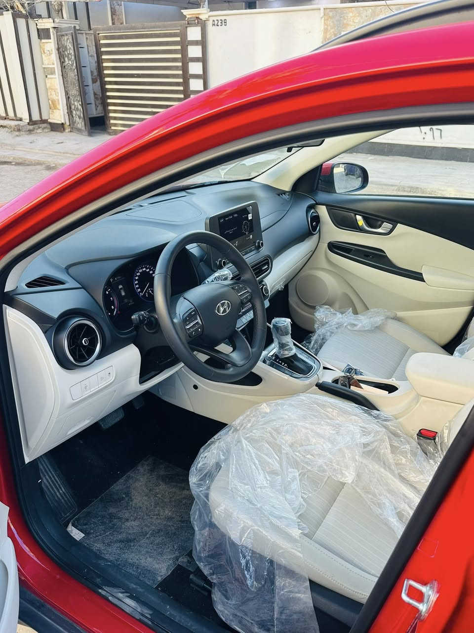 السلام عليكم
كونا موديل٢٣ خليجيه اخت الزيرو ماشيه ٤ ومكفوله كفاله عامه 
فول مواصفات
السعر ١٨٧٠٠$ وبيها مجال 
مكان السياره بغداد / حي الاعلام 
للاستفسار ***********
